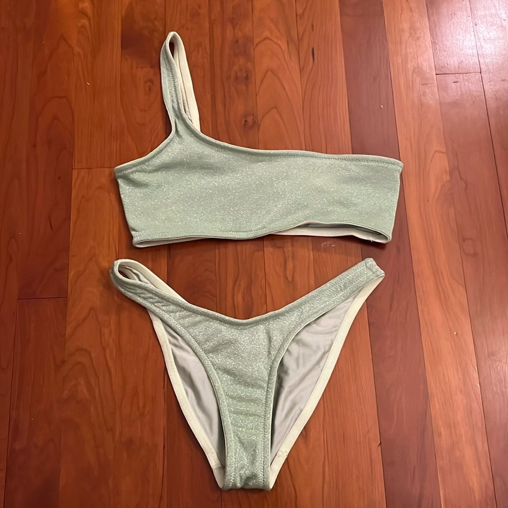 Super cute green sparkly triangl bathing suit
